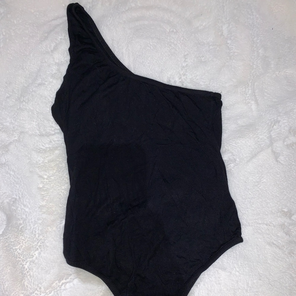 Black One Shoulder Bodysuit - Pretty Little Thing